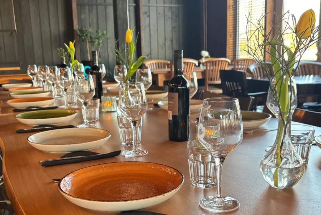 Restaurant It Beaken aan het water in Heeg