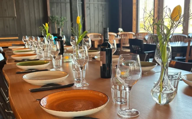 Restaurant It Beaken aan het water in Heeg